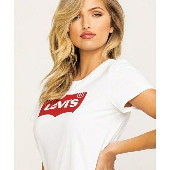 Levi's Women's Graphic T-Shirt Top New - Picture 1 of 8